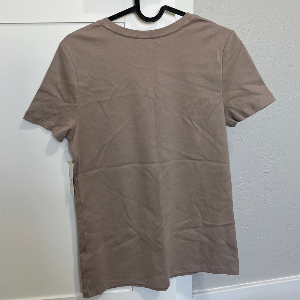NWT basic Tee - Picture 2 of 6